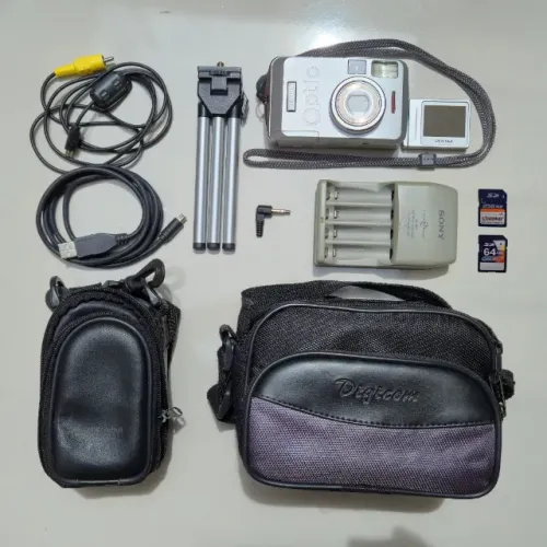 Camera Digital Pentax Optio 33LF + Kit completo