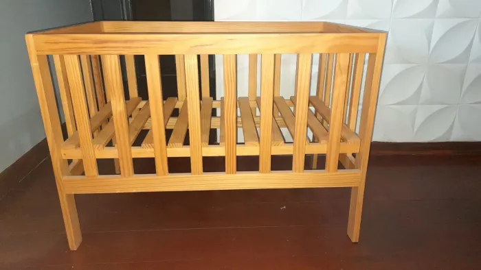 Mini berço de madeira