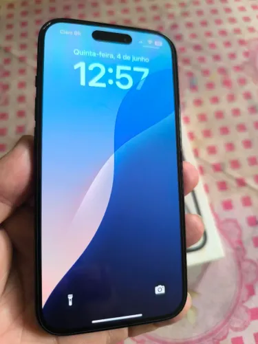 iPhone 15 de 128 gigas, garantia Apple de 09 meses.