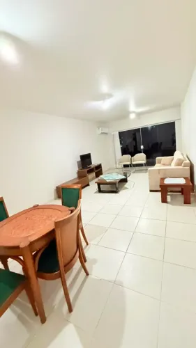 Imóvel para aluguel possui 90 metros quadrados com 2 quartos em Cavaleiros - Macaé - RJ
