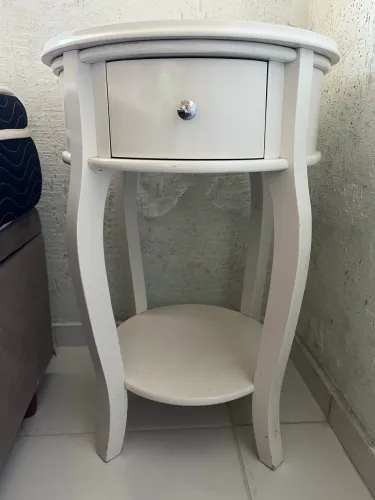 Mesa de cabeceira clássica madeira