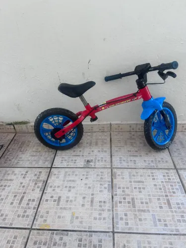Bike de equilíbrio do homem aranha
