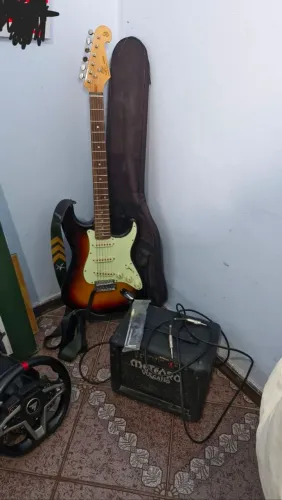 Guitarra novinha + amplificador + cabo + suporte + capa com nota fiscal, tudo novinho!!!