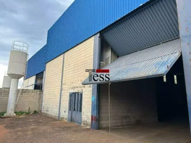 Salão - Barracão 600m² Próximo à BR-153 | Logística Perfeita.