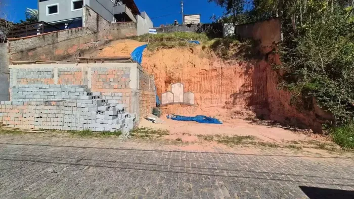 Terreno para venda, 335m² - Castelanea - Petrópolis/RJ