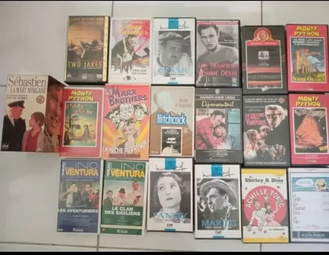 K7 vídeos em francês. 10Rs cada uma.