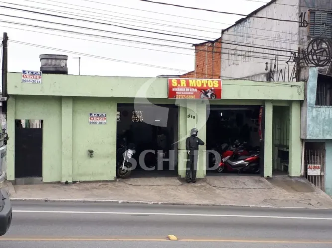 Terreno com com 4 casas e 2 salões comerciais