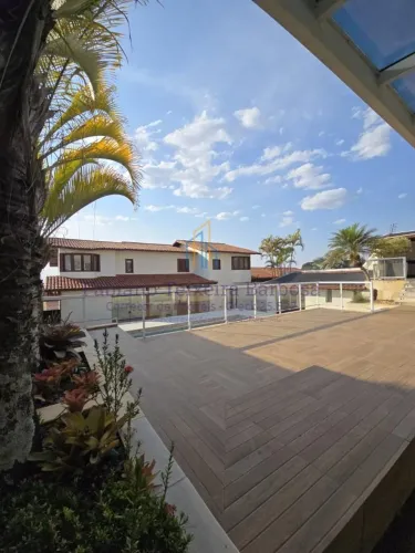 Casa de Luxo 5 suítes, piscina, área gourmet, 6 vagas, linda vista à venda no Condominio P