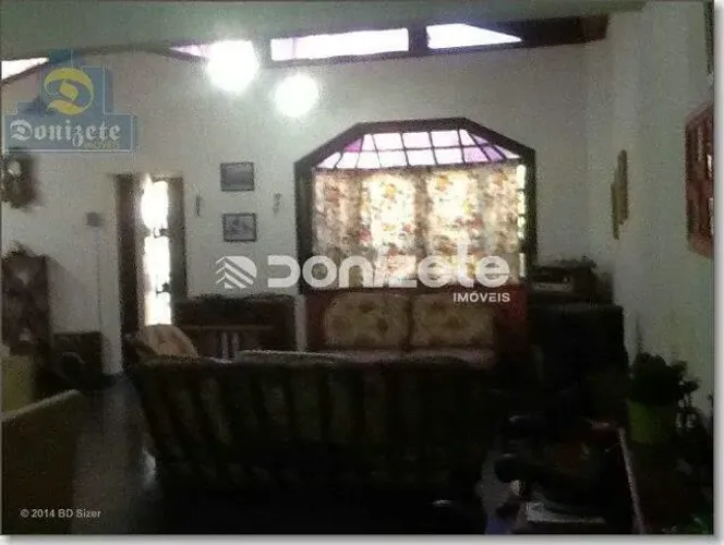 Casa Residencial à Venda em Vila Gilda (Santo André) 3 suítes, 9 vagas, acabamento em por