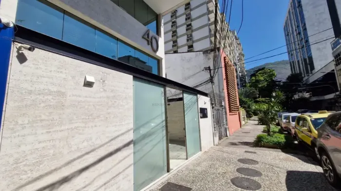 Prédio Comercial para Locação no Humaitá com 369m², 4 Pavimentos, Elevador e Salas Amplas