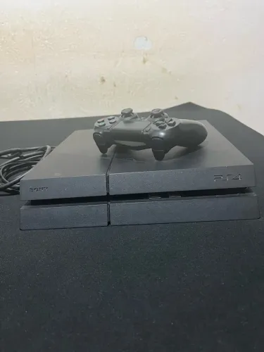 ps4 1 controle e 2 jogos 500gb em boa condições, pegando perfeitamente