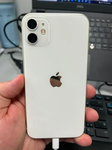 iPhone 11 branco com 64gb 