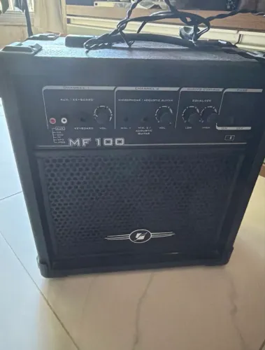Caixa de som, sem defeito preta