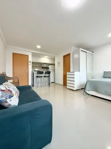 VENDE-SE LINDO STUDIO REFORMADO DE 33M² - COM ÁREA DE LAZER - 1 VAGA - ESPINHEIRO