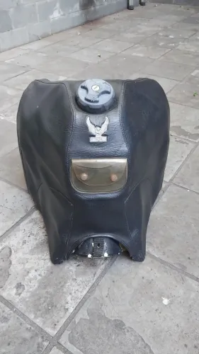 Tanque de plástico modelo XT 600 