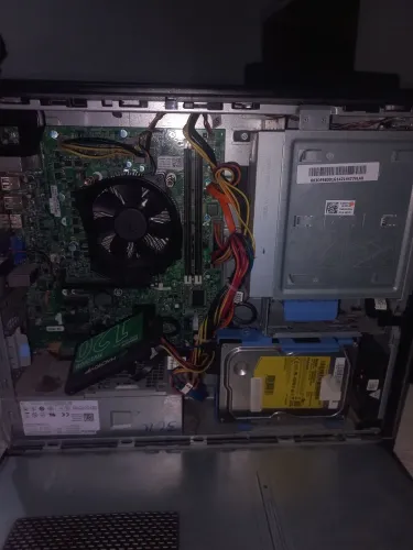 Monitor mais cpu mais teclado e mouse tudo em bom estado vende-se ou troca-se em um iPhone