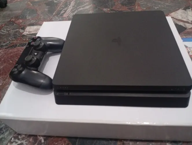Playstation 4 slim