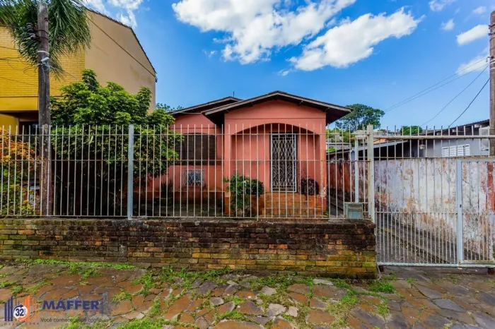 Casa de 3 dormitórios no Bairro Vila Jardim - Porto Alegre