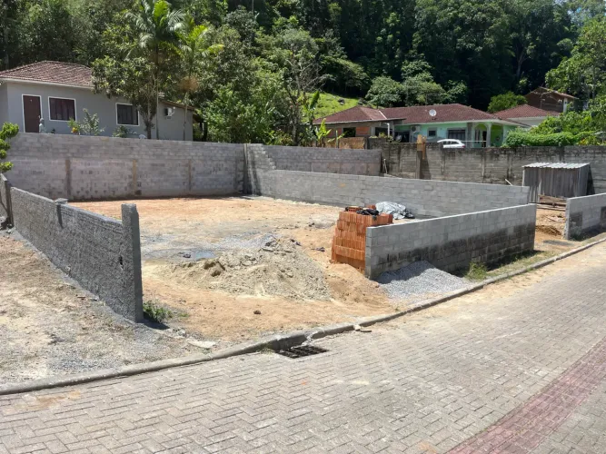 Terreno em Santo Amaro da Imperatriz