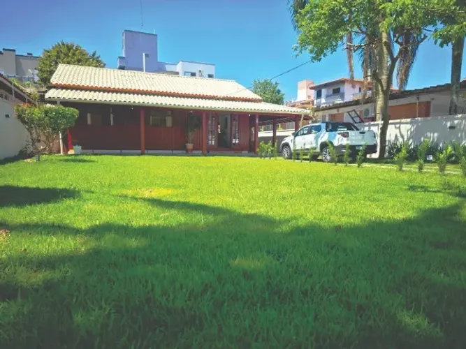 Mensal - Casa mobiliada completo 4 quartos fácil acesso próximo ao centro de Canasvieiras