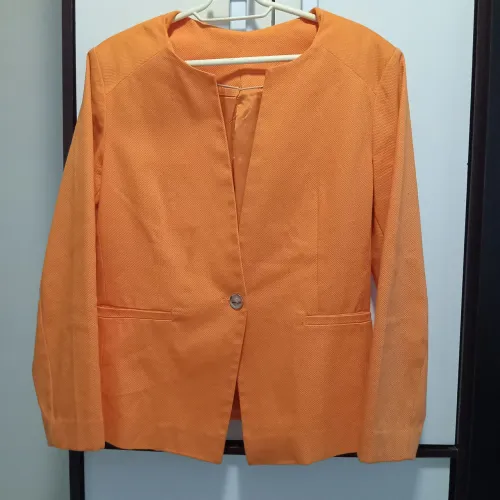 Blazer cor laranja, tamanho 40/42, com forro, 97% algodão e 3% elastano