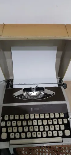 Máquina de Escrever antiga,origem sueca