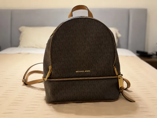 Bolsa mochila Michael Kors - original com monograma 