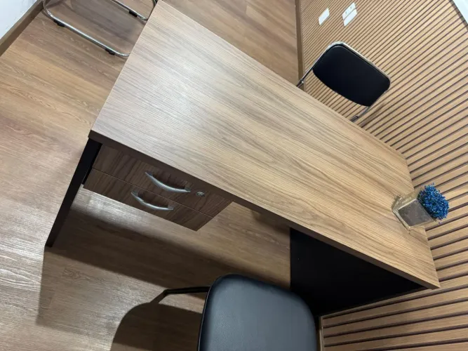 Mesa Escritório com Gaveta