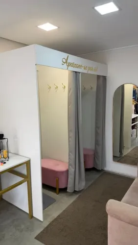 Vende se provador para loja