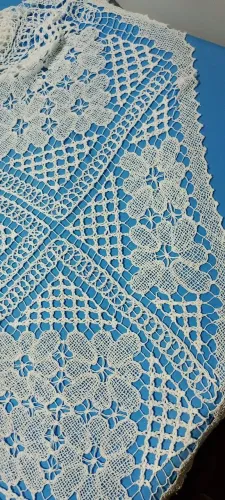 Toalha de mesa, artesanal, com fio de algodão mede 1,80 por 1,80