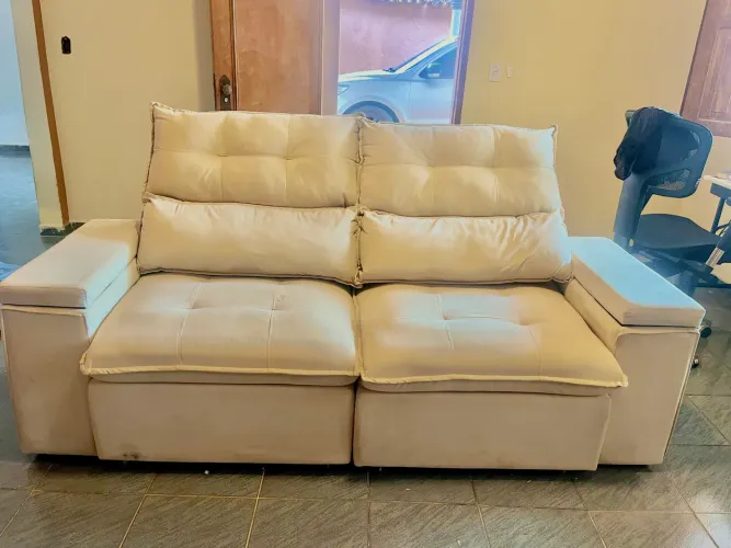 Sofá retrátil 2,20 m espuma D33 1 ano de uso 