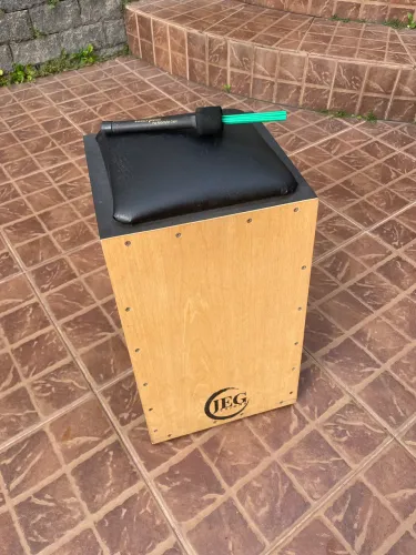 Cajon Jeg + Vassourinha