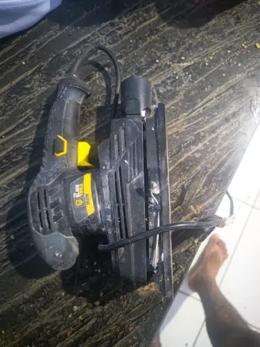 Vendo lixadeira elétrica 220v usada 2 vezes