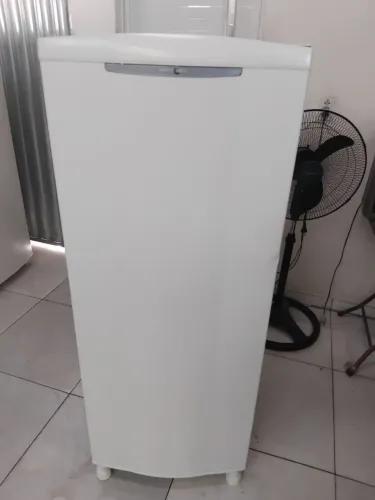 Vende-se geladeira