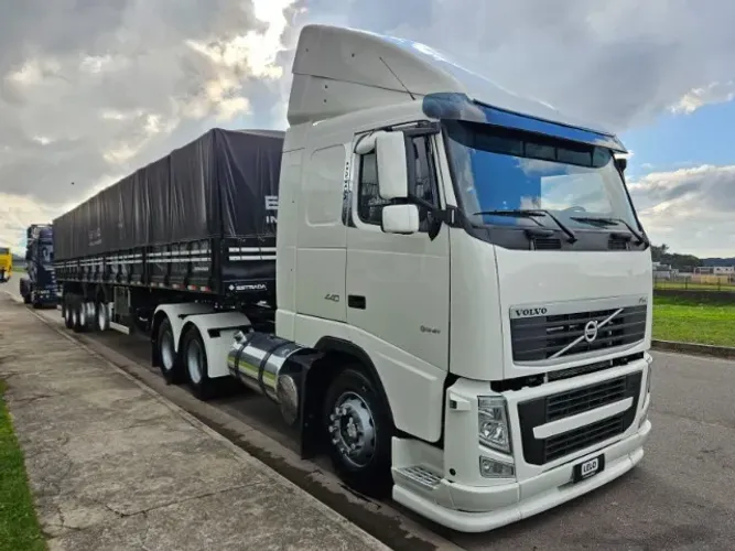 Volvo FH 440 6x2 Ano 2011 Automático Carreta Graneleira 4 Eixo Estrada Ano 24 0Km Sem Uso.