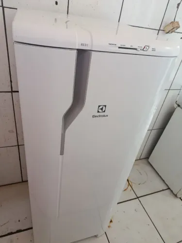 Geladeira Eletrolux, faço entrega.