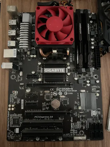 Placa mae gigabyte GA-970A-DS3P - p/ AMD c/ 4 slots RAM DDR3
