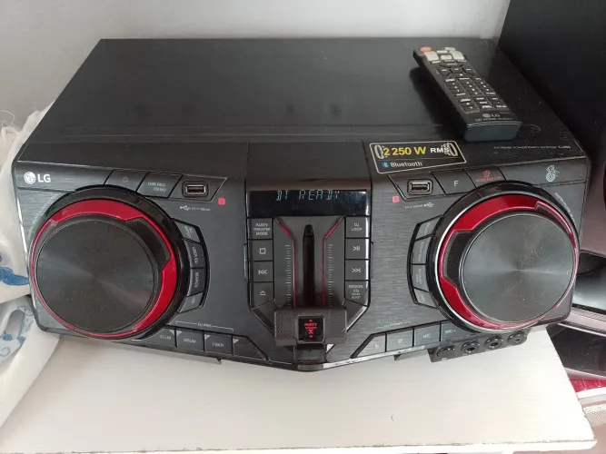LG CJ88 2250W RMS DJ Bluetooth