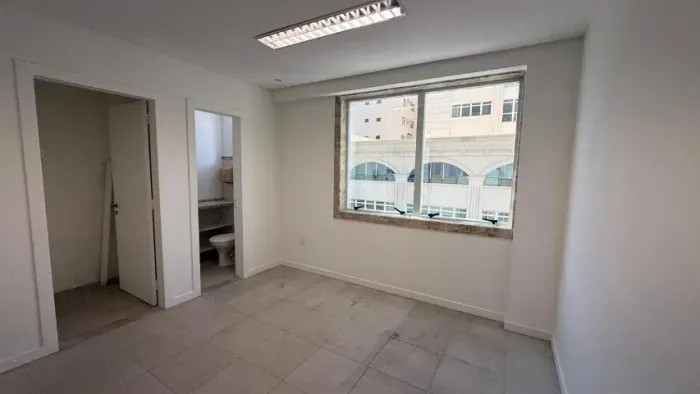 Locação comercial - Sala com 20 m² e 1 banheiro  - Itajaí 