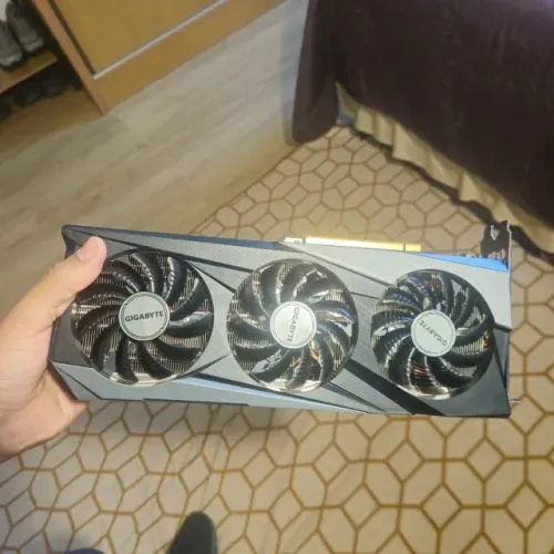 Placa de Vídeo RX 7600 8GB - Gigabyte - 6 Meses de Uso - Completa na Caixa