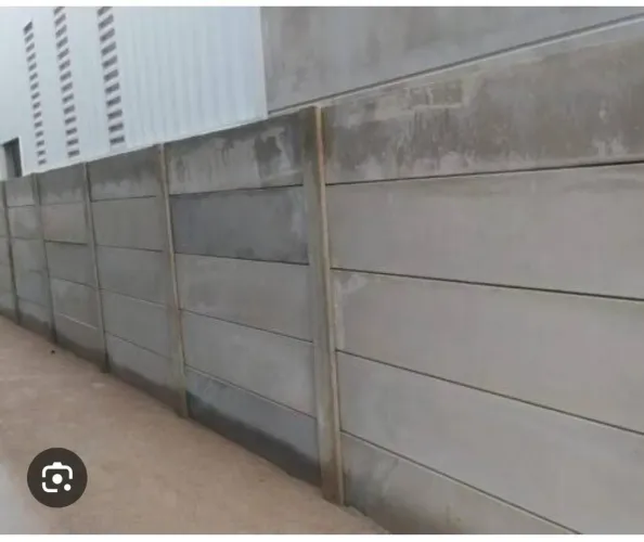 Vendo muro de placas de concreto