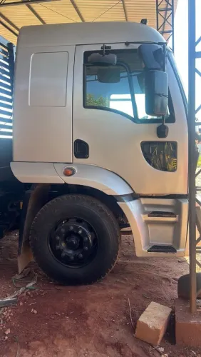 Ford Cargo 2429 L -2013 - Carroceria de madeira