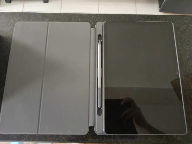 Lenovo Idea Tab Octa Core 8GB RAM 128GB<br><br>Com Capa e Caneta 11"<br><br>2.5K