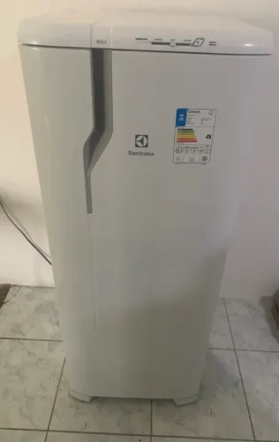 GELADEIRA COM 8 MESES DE USO!