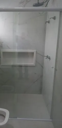 Box de banheiro/ semi novo