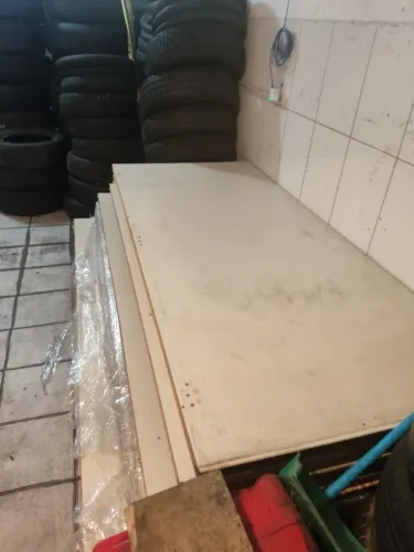 Vende se divisória de Eucatex usadas  50reais a unidade 