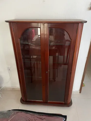 Cristaleira de Madeira com Vidros - Ótimo Estado