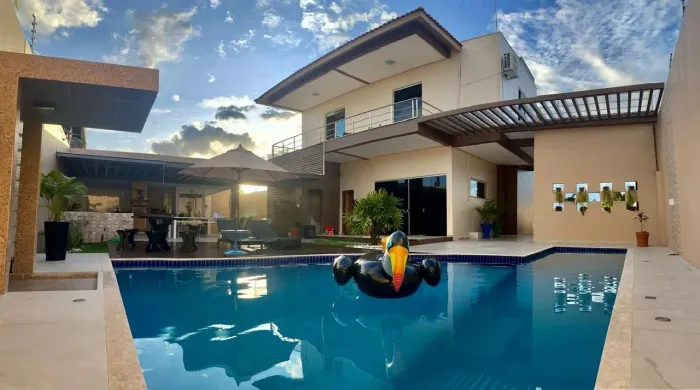 Casa à venda no bairro São Vicente: 4 Suítes Piscina Terreno 900m2 e 593m2 área construída