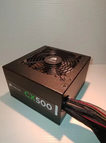 Fonte PC Corsair CX500 com cabo de força