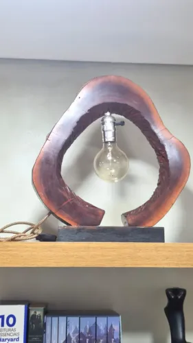 Luminária de mesa de tronco de madeira maciça